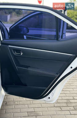 Седан Toyota Corolla 2013 в 
