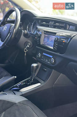 Седан Toyota Corolla 2013 в 