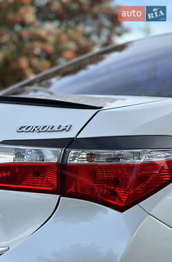 Седан Toyota Corolla 2013 в 