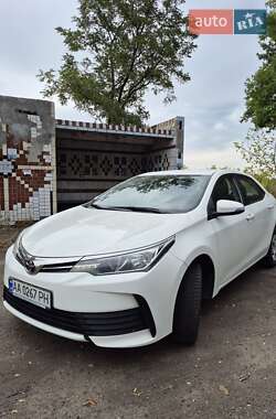 Седан Toyota Corolla 2016 в Киеве