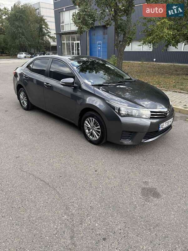 Седан Toyota Corolla 2015 в Дніпрі