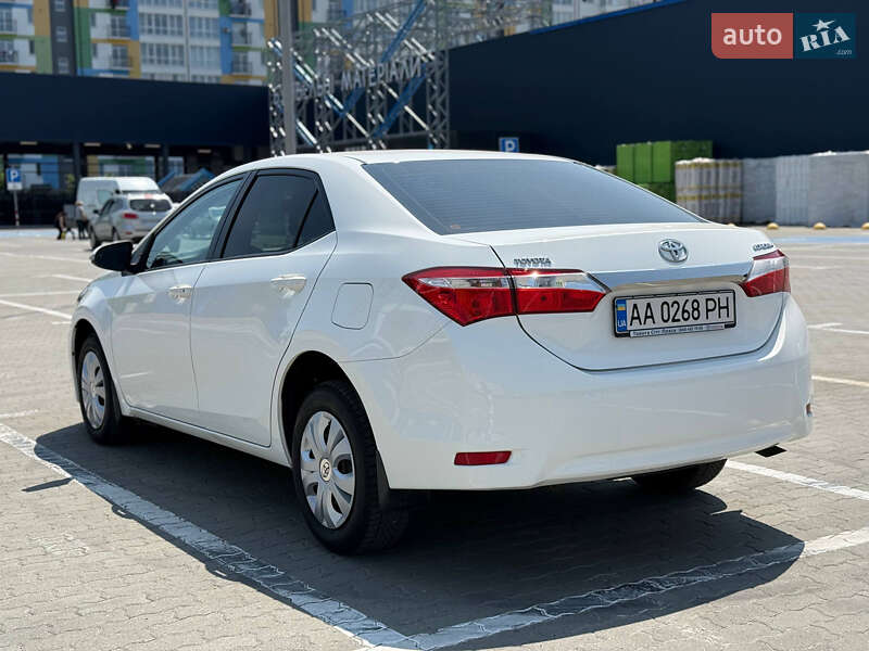 Седан Toyota Corolla 2015 в Івано-Франківську