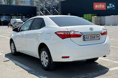 Седан Toyota Corolla 2015 в  фото 2 Седан Toyota Corolla 2015 в