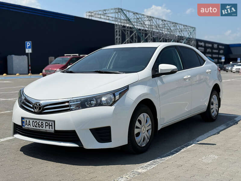 Седан Toyota Corolla 2015 в Івано-Франківську