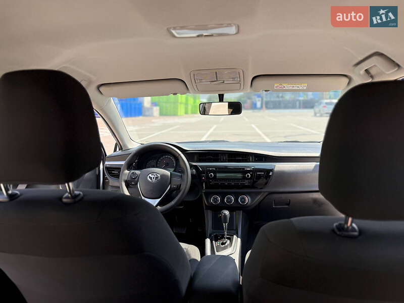 Седан Toyota Corolla 2015 в Івано-Франківську