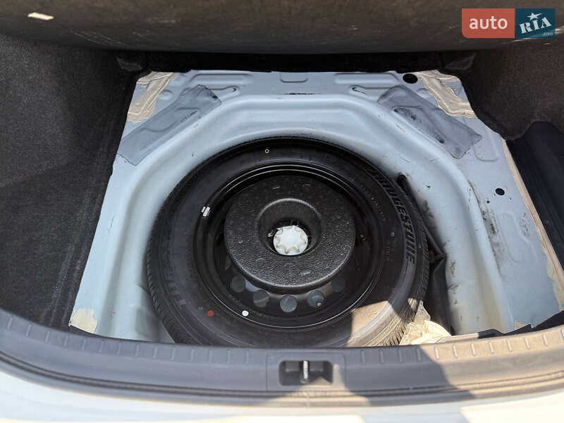 Седан Toyota Corolla 2015 в Івано-Франківську