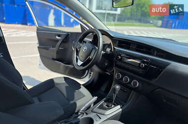 Седан Toyota Corolla 2015 в  фото 22 Седан Toyota Corolla 2015 в
