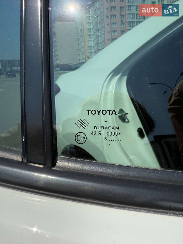 Седан Toyota Corolla 2015 в Івано-Франківську