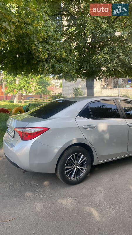 Седан Toyota Corolla 2016 в Черкасах