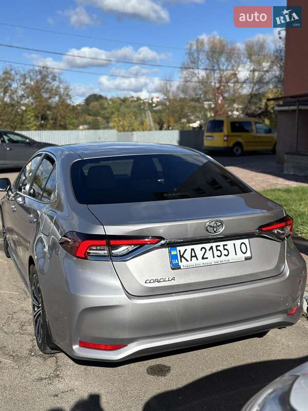 Седан Toyota Corolla 2019 в Киеве