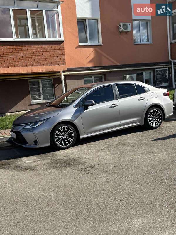 Седан Toyota Corolla 2019 в Киеве