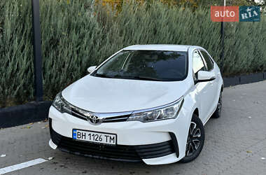 Седан Toyota Corolla 2018 в 
