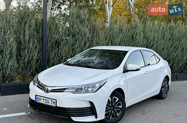 Седан Toyota Corolla 2018 в 