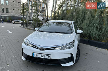 Седан Toyota Corolla 2018 в 