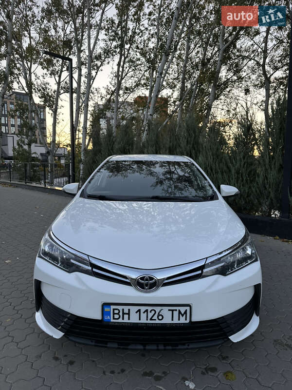 Седан Toyota Corolla 2018 в Киеве фото 20 Седан Toyota Corolla 2018 в Киеве