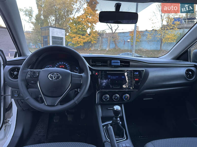 Седан Toyota Corolla 2018 в Киеве фото 26 Седан Toyota Corolla 2018 в Киеве