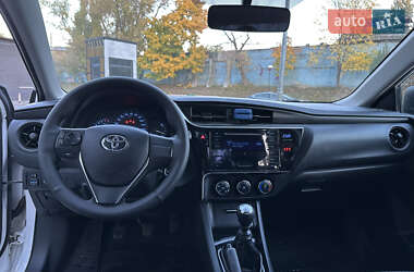 Седан Toyota Corolla 2018 в 