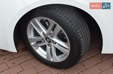 Хэтчбек Toyota Corolla 2019 в 