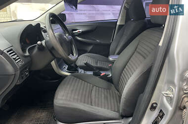 Седан Toyota Corolla 2011 в 