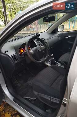 Седан Toyota Corolla 2011 в 