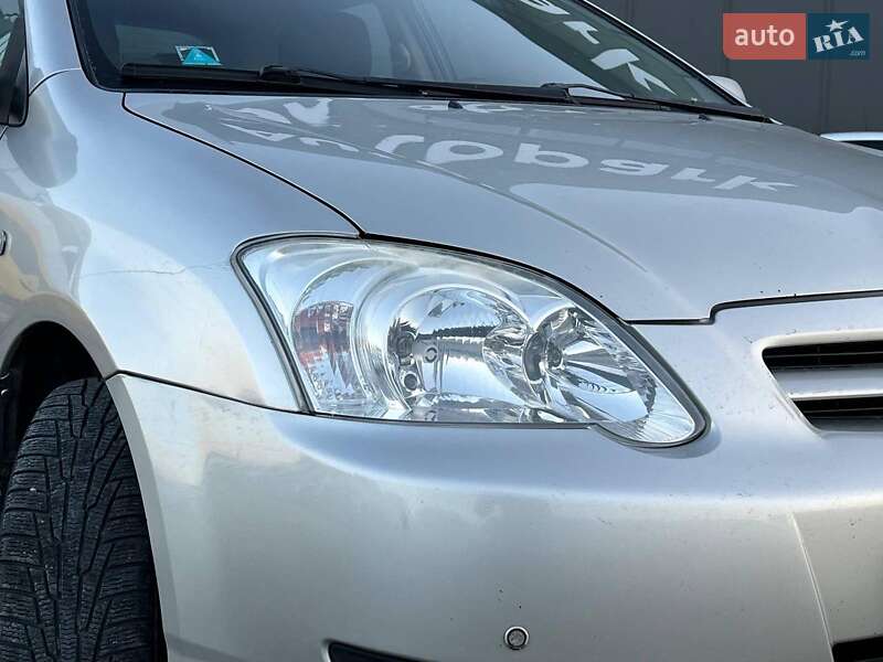 Хэтчбек Toyota Corolla 2004 в Львове