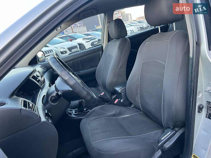 Хэтчбек Toyota Corolla 2004 в Львове