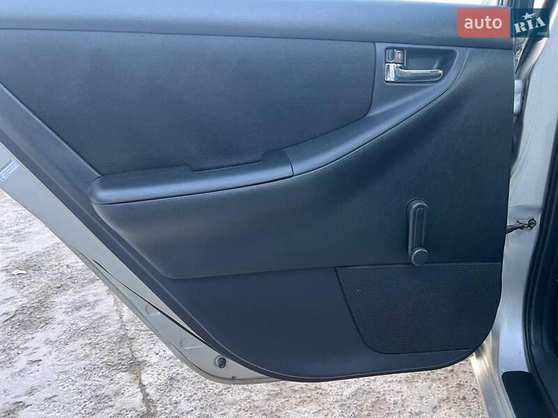 Хэтчбек Toyota Corolla 2004 в Львове