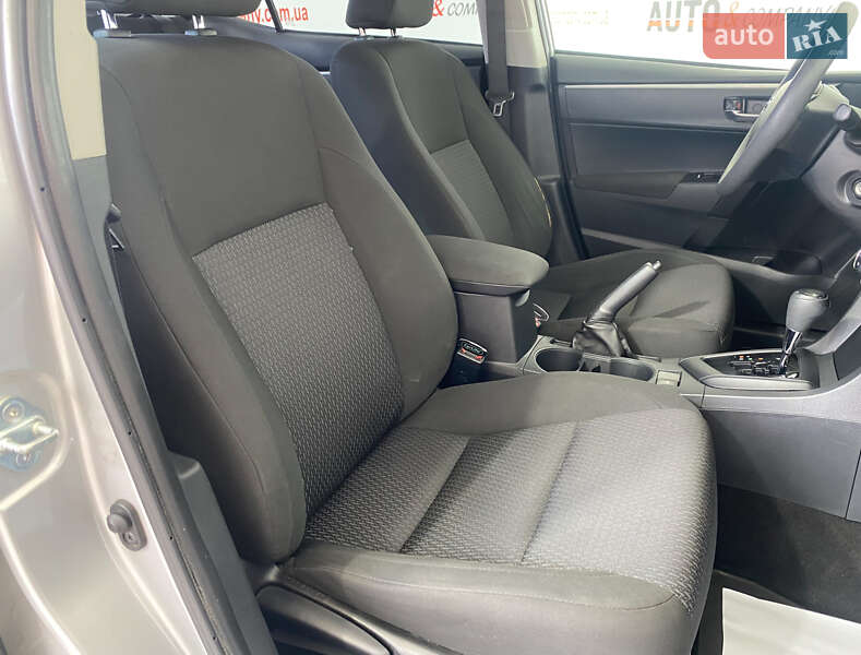 Седан Toyota Corolla 2015 в Львове