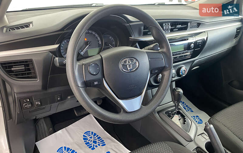 Седан Toyota Corolla 2015 в Львове