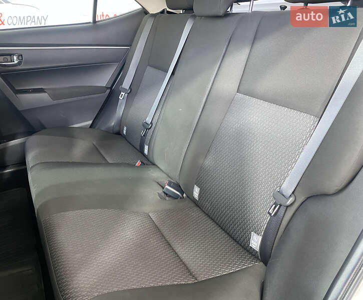Седан Toyota Corolla 2015 в Львове