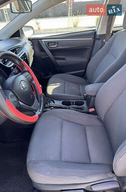 Хетчбек Toyota Corolla 2016 в  фото 10 Хетчбек Toyota Corolla 2016 в