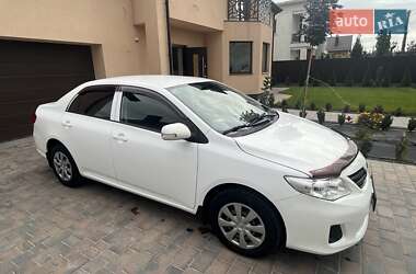 Седан Toyota Corolla 2010 в 