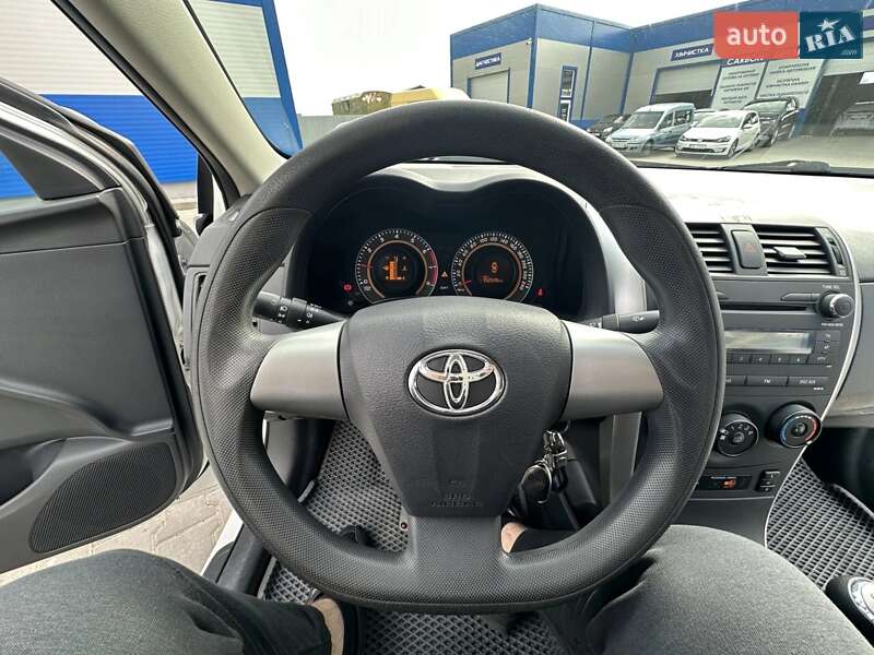 Седан Toyota Corolla 2010 в Вінниці