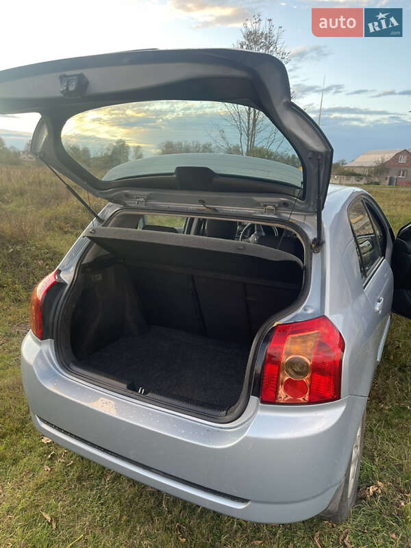 Хэтчбек Toyota Corolla 2005 в Костополе
