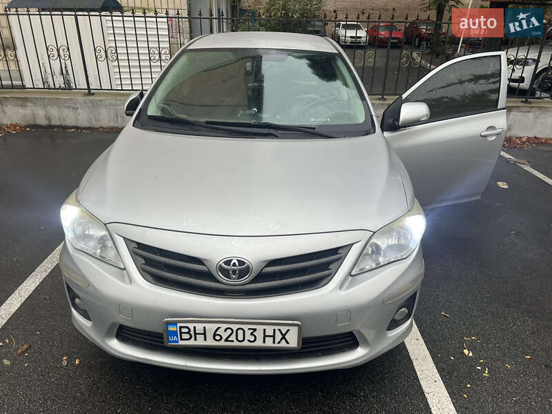 Седан Toyota Corolla 2012 в Києві