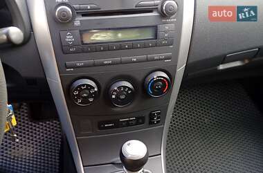 Седан Toyota Corolla 2011 в 
