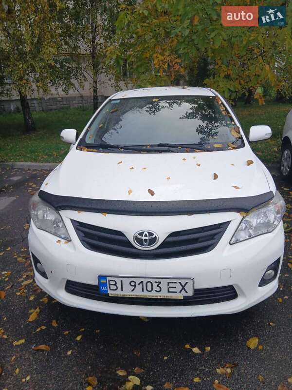 Седан Toyota Corolla 2011 в Кременчуге