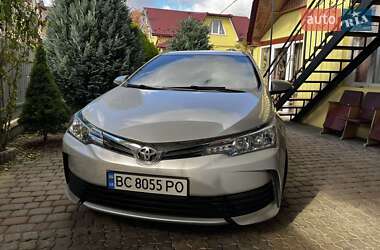 Седан Toyota Corolla 2018 в 