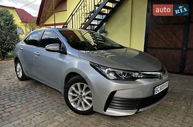 Седан Toyota Corolla 2018 в 