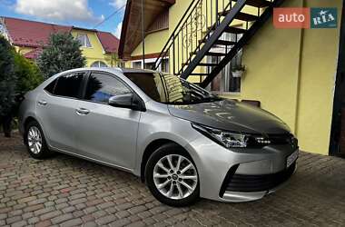 Седан Toyota Corolla 2018 в 