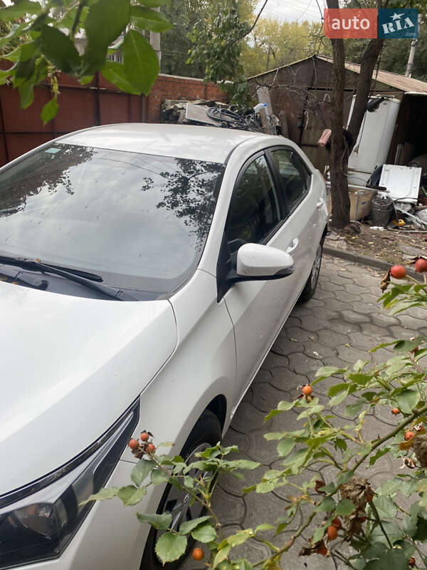 Седан Toyota Corolla 2013 в Днепре