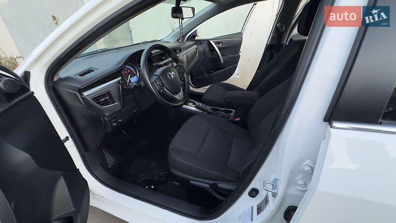 Седан Toyota Corolla 2015 в Одесі