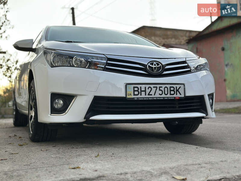 Седан Toyota Corolla 2015 в Одесі