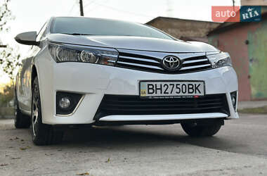 Седан Toyota Corolla 2015 в 