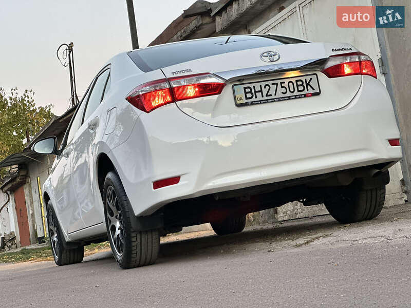 Седан Toyota Corolla 2015 в Одесі