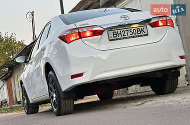 Седан Toyota Corolla 2015 в 