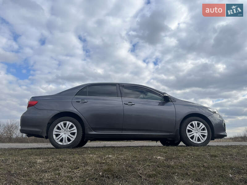 Седан Toyota Corolla 2012 в Краматорске