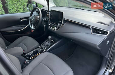Седан Toyota Corolla 2019 в  фото 30 Седан Toyota Corolla 2019 в