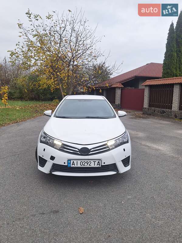 Седан Toyota Corolla 2013 в Киеве