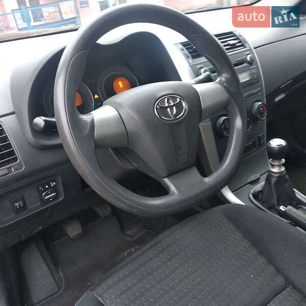 Седан Toyota Corolla 2012 в Киеве